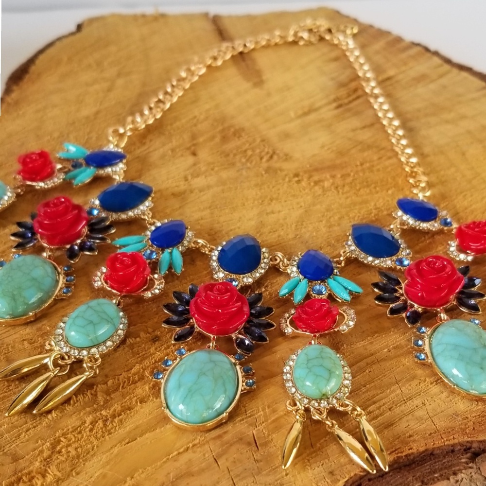 NWOT Roses Necklace - Picture 5 of 5